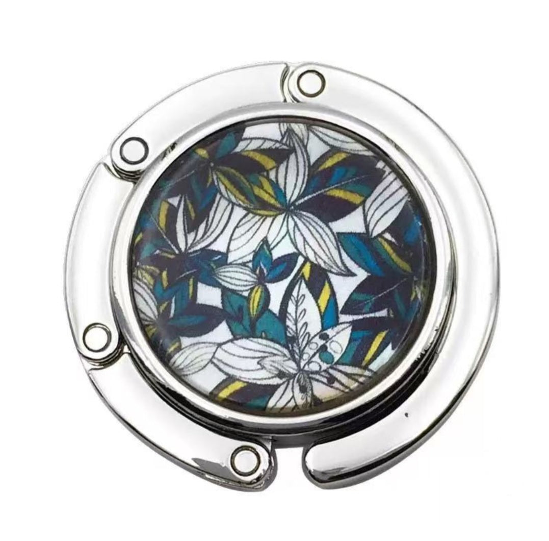 Multicolor circular-shaped Blue-Yellow-White floral drawing hook
